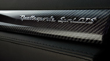 Maserati Quattroporte Sport GT S noir logo tableau de bord