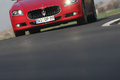 Maserati Quattroporte Sport GT S rouge face avant penché debout