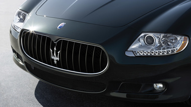 Maserati Quattroporte vert foncé calandre