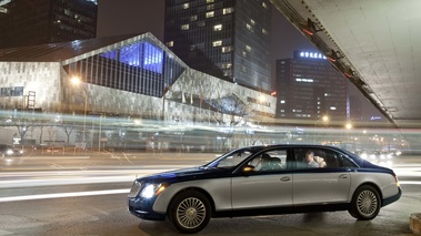 Maybach 62 bleu/beige 3/4 avant gauche