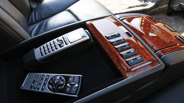 Maybach 62 grise/anthracite console centrale arrière 3