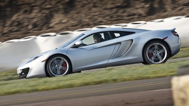 McLaren MP4-12C gris filé penché