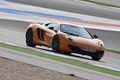 McLaren MP4-12C orange 3/4 avant droit filé penché