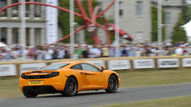 McLaren MP4-12C orange Goodwood 3/4 arrière droit filé