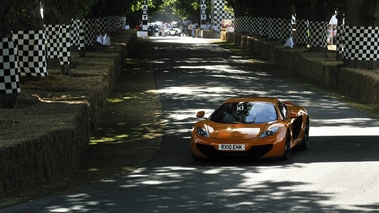 McLaren MP4-12C orange Goodwood 3/4 avant gauche