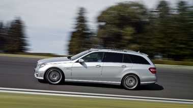 E63 AMG Estate - gris - profil, dynamique