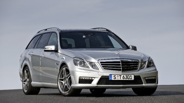 E63 AMG Estate - grise - 3/4 avant droit