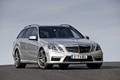 E63 AMG Estate - grise - 3/4 avant droit