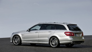 E63 AMG Estate - grise - profil