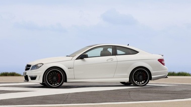 Mercedes Classe C Coupé AMG - blanc -  profil gauche