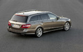 Mercedes Classe E500 Estate marron 3/4 arrière droit vue de haut