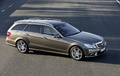 Mercedes Classe E500 Estate marron 3/4 avant droit vue de haut