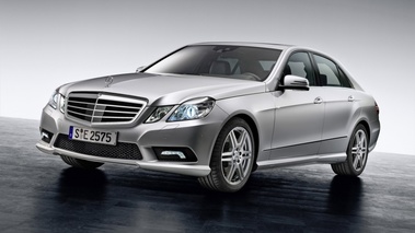 Mercedes E 500 Grise 3/4 av