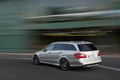 Mercedes E63 AMG Estate gris 3/4 arrière gauche travelling