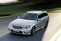 Mercedes E63 AMG Estate gris 3/4 avant gauche travelling 2