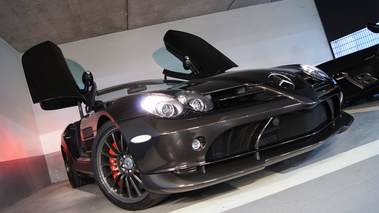 Mercedes McLaren SLR 722s Roadster noir 3/4 avant droit penché porte ouverte