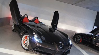 Mercedes McLaren SLR Stirling Moss noir 3/4 avant droit penché portes ouvertes