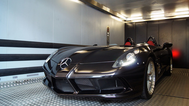 Mercedes McLaren SLR Stirling Moss noir 3/4 avant gauche ascenceur 2