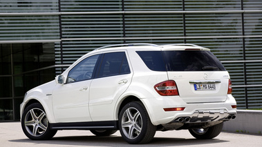 Mercedes ML63AMG - blanche - 3/4 arrière gauche