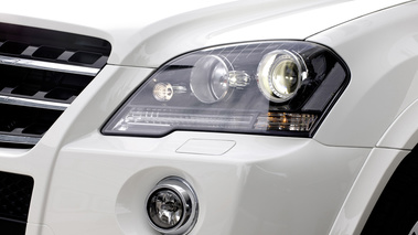 Mercedes ML63AMG - blanche - détail, phares avant