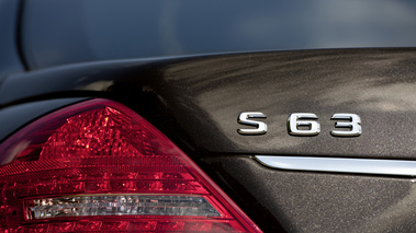 Mercedes S63 AMG - marron - badge S63