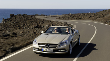 Mercedes SLK 2011 - beige - 3/4 avant gauche, plongé, filé