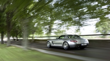 Mercedes SLS AMG gris 3/4 arrière gauche travelling