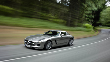 Mercedes SLS AMG gris 3/4 avant gauche travelling 3