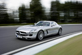 Mercedes SLS AMG gris 3/4 avant gauche travelling