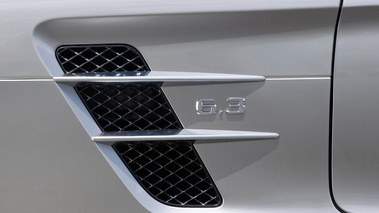 Mercedes SLS AMG gris logo 6.3