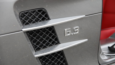 Mercedes SLS AMG gris logo 6.3