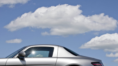 Mercedes SLS AMG gris profil coupé