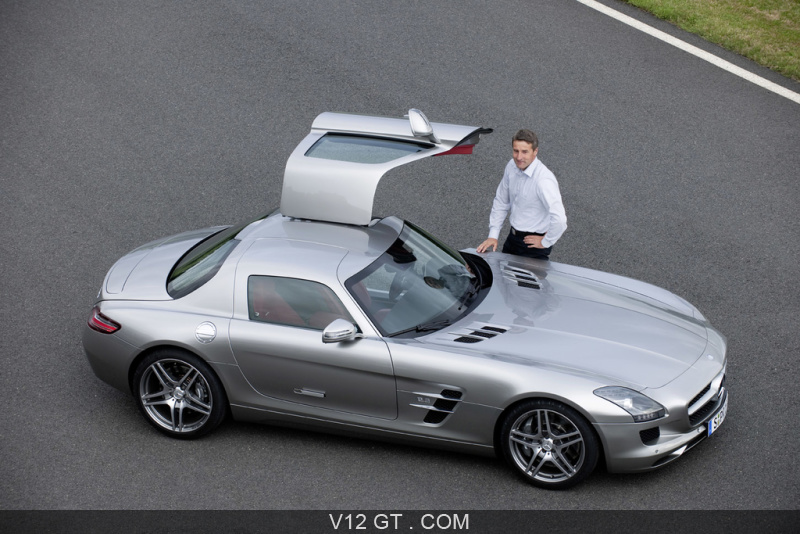 Mercedes SLS AMG gris profil vue