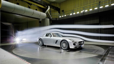 Mercedes SLS AMG gris soufflerie 3/4 avant droit