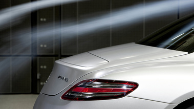 Mercedes SLS AMG gris soufflerie aileron baissé