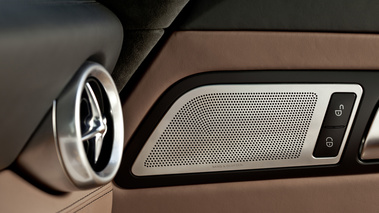 Mercedes SLS AMG marron enceinte 4