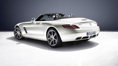 Mercedes SLS AMG roadster - blanc - 3/4 arrière gauche ouvert