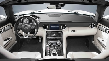 Mercedes SLS AMG Roadster blanc intérieur 3