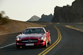 Mercedes SLS AMG rouge face avant travelling