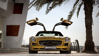 SLS AMG Gold - face avant, portes ouvertes