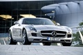 SLS AMG - grise - 3/4 avant droit