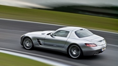 SLS AMG - grise - dynamique