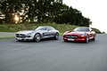 SLS AMG - rouge et grise - faces avant, dynamique