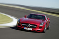 SLS AMG - rouge - face avant, dynamique