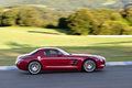 SLS AMG - rouge - profil, dynamique