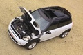 Mini Cooper S Countryman blanc 3/4 avant gauche capot ouvert vue de haut penché