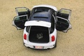 Mini Cooper S Countryman blanc face arrière portes ouvertes vue de haut