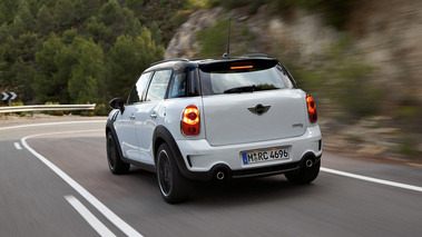 Mini Countryman S - blanc - 3/4 arrière gauche, dynamique