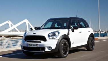 Mini Countryman S - Blanc - 3/4 avant gauche, dynamique