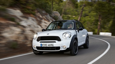 Mini Countryman S - blanc - 3/4 avant gauche, dynamique